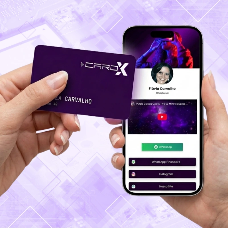 Cartão NFC sendo usado por aproximação no celular