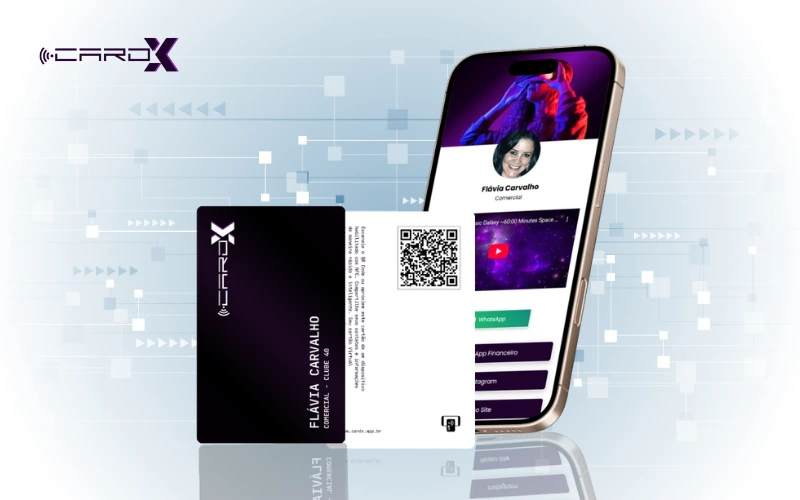 Cartão CardX com QR Code no verso e perfil digital aberto no celular